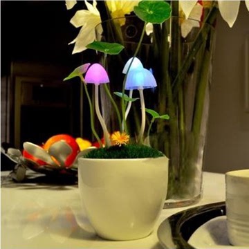 2013特价创意生日礼物星空投影灯玩具批发阿凡达蘑菇灯光控安睡灯