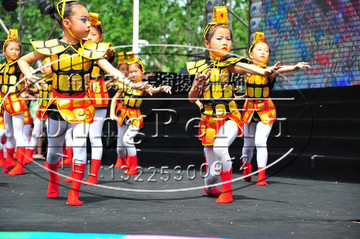国庆新款兵娃娃演出服儿童兵马俑演出服幼儿园将军表演服演出服装