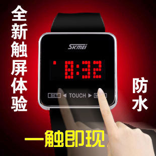 触摸屏手表LED电子表 女中学生智能防水韩国时尚潮流潮男个性手表