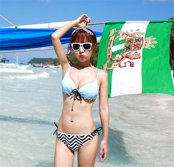 性感沙滩女神韩版新款波纹小胸钢托聚拢泳衣温泉沙滩度假女比基尼
