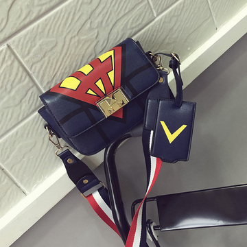 新款夏季时尚卡通蜘蛛侠超人蝙蝠侠涂鸦包动漫单肩斜跨小包包女包
