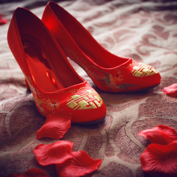 中式礼服旗袍秀禾服红色中高跟刺绣新娘孕妇婚鞋红圆头单鞋大码女