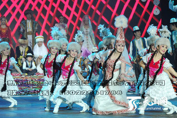 新疆服装 哈萨克族表演出舞蹈服装 加工定制（后边演员）HS12005