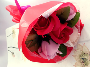 特价情人节5朵玫瑰香皂花韩式花束 新娘捧花创意生日礼物摄影道具