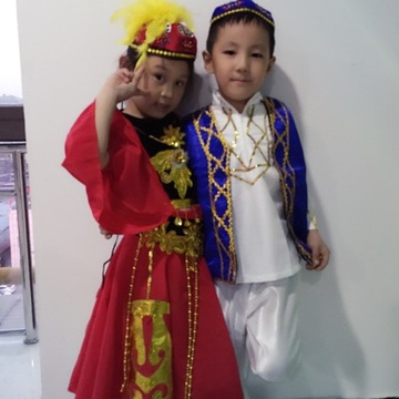 特价直销红色男女回族演出服少数表演服舞蹈服装民族舞新疆舞藏服
