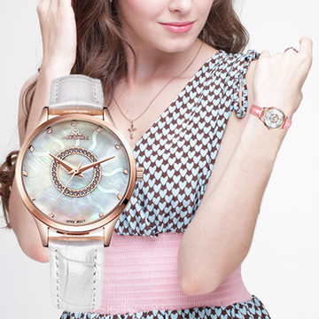 时尚镶钻手表女式石英女表防水韩版学生女士手表皮带女款腕表