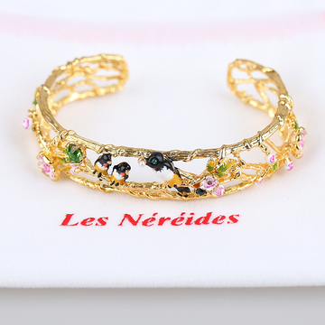 代购Les Nereides珐琅彩釉镶钻小花绿叶珍珠燕子手镯 女手饰品