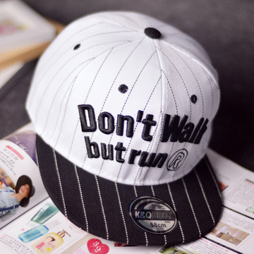 2015新款春夏跑男女帽子嘻哈棒球平沿休闲条纹同款黑白字母帽潮