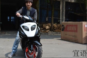 厂家直销 125 150 R9 猫眼猎鹰 踏板摩托车 正品可上牌批发可议
